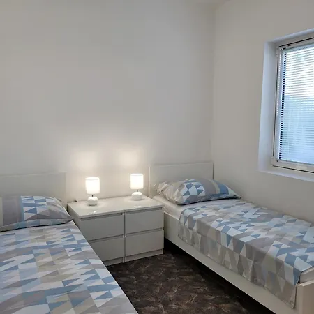 بيت للعطل House Pool