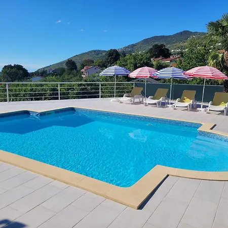 بيت للعطل House Pool
