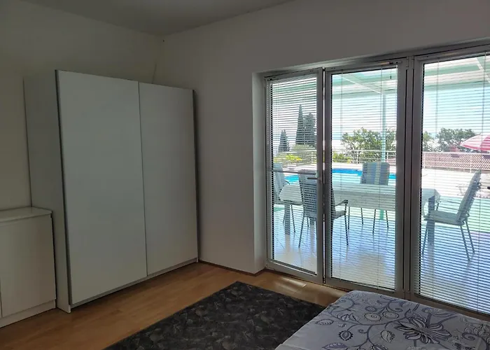 House Pool Σπίτι διακοπών Ičići
